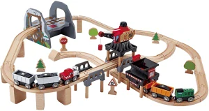 Hape důlní vláčkodráha se dvěma nákladními vlaky, jeřábem